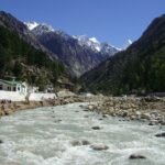 गंगोत्री की जलकथा बदल रही है: बर्फ़ घट रही, बारिश बढ़ रही