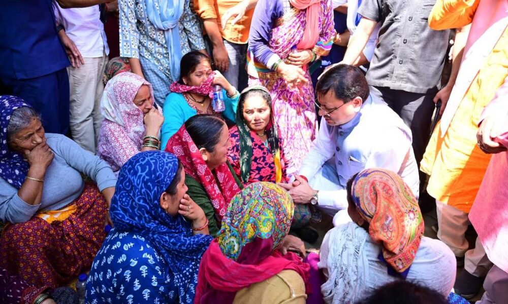 मुख्यमंत्री ने चमोली जिले के आपदा प्रभावित क्षेत्रों का किया निरीक्षण
