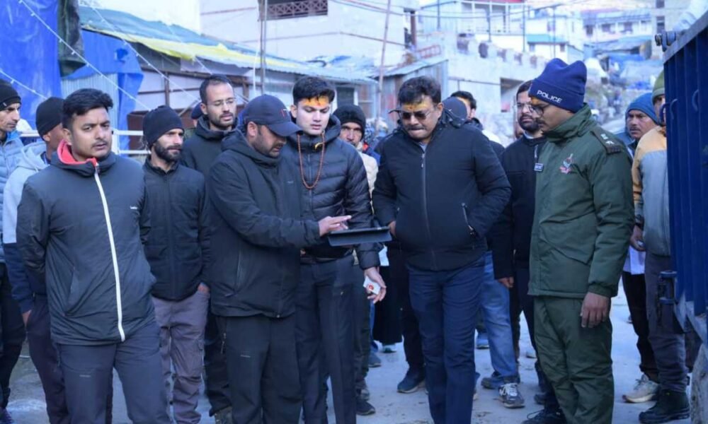 मुख्य सचिव  आनन्द बर्द्धन ने केदारनाथ यात्रा व्यवस्थाओं का लिया जायजा