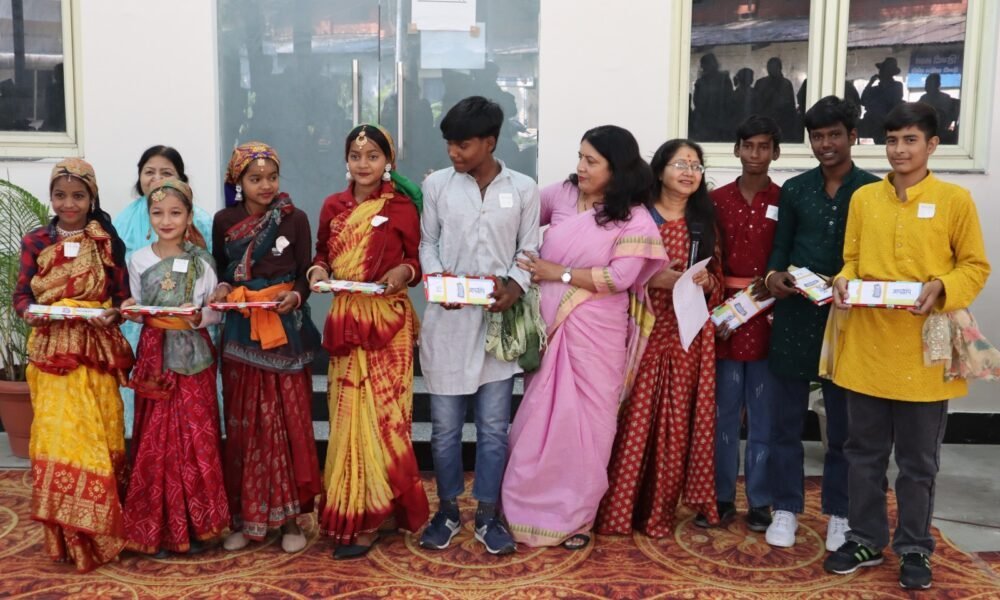 पुस्तक मेले के दूसरे दिन भी हुई पुस्तकों की खरीददारी और बच्चों का हुआ उत्तराखण्ड टैलेंट शो